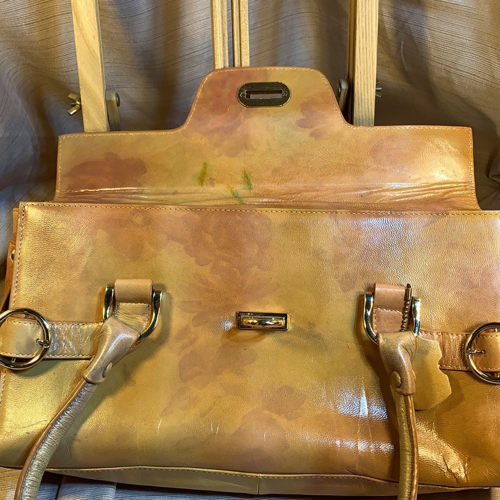 The FIND Leather satchel w/flower motif, gorgeous - Picture 15 of 16